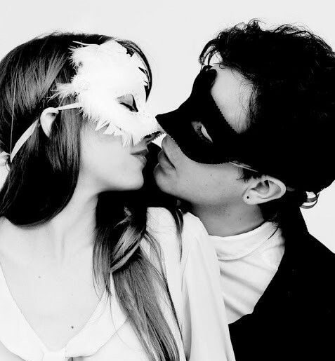CCBOOK Chiara Venturelli IL GIOCO DI UNA NOTTE bacio in maschera